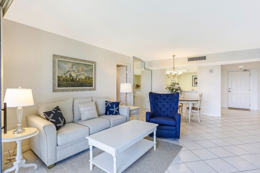 17 Bluebill Ave #305, Naples, FL 34108