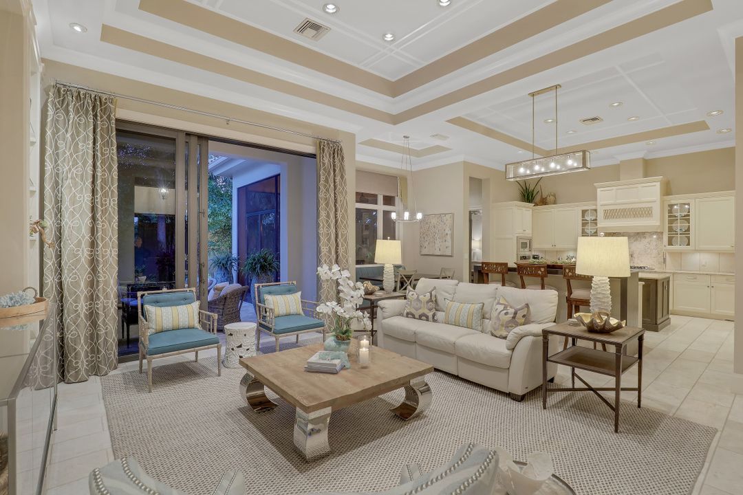 2086 Torino Way, Naples, FL 34105