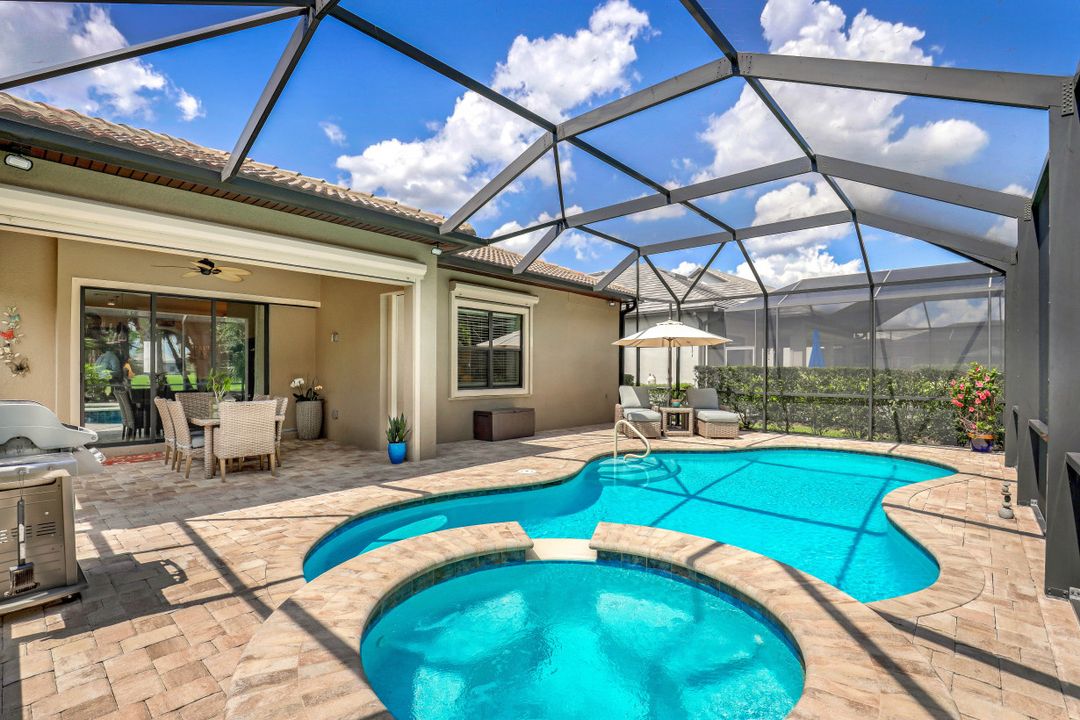 9374 Greyhawk Trl, Naples, FL 34120