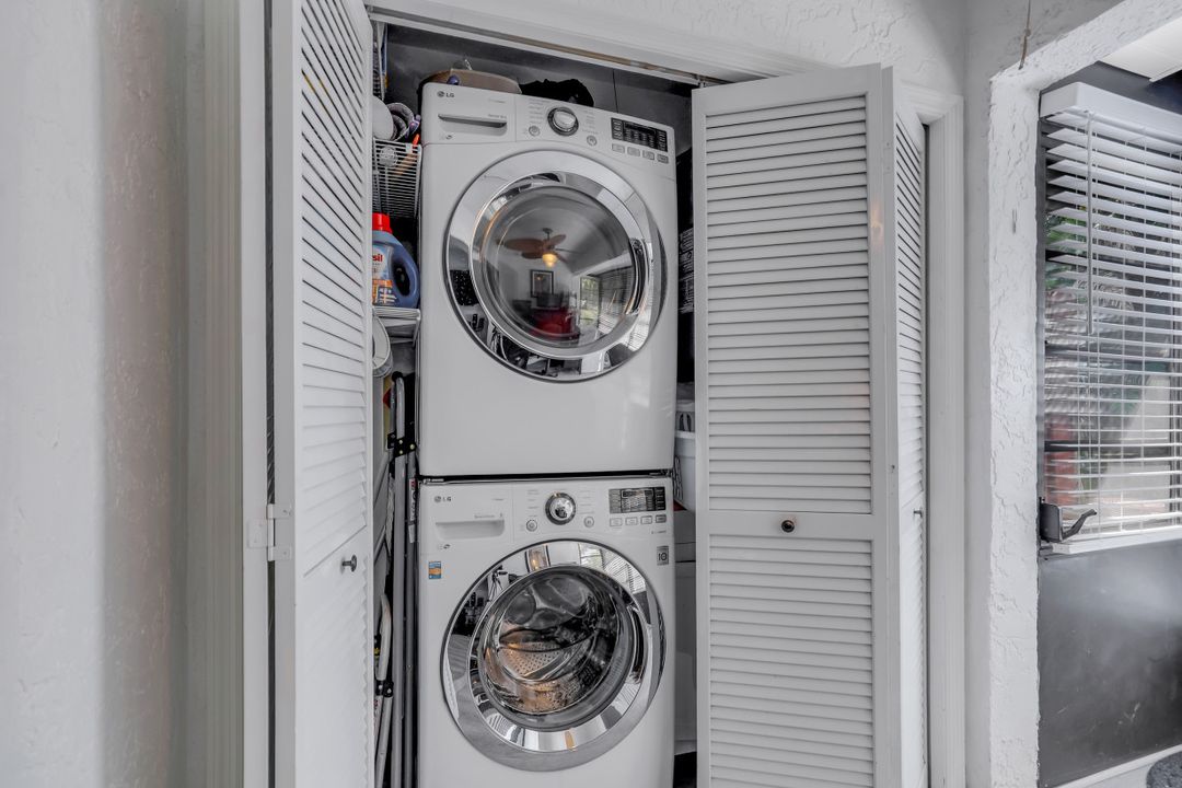 2091 Pine Isle Ln, Naples, FL 34112