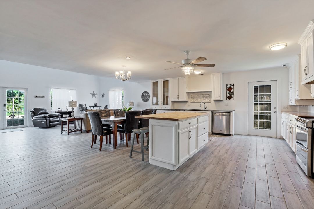 778 100th Ave N, Naples, FL 34108