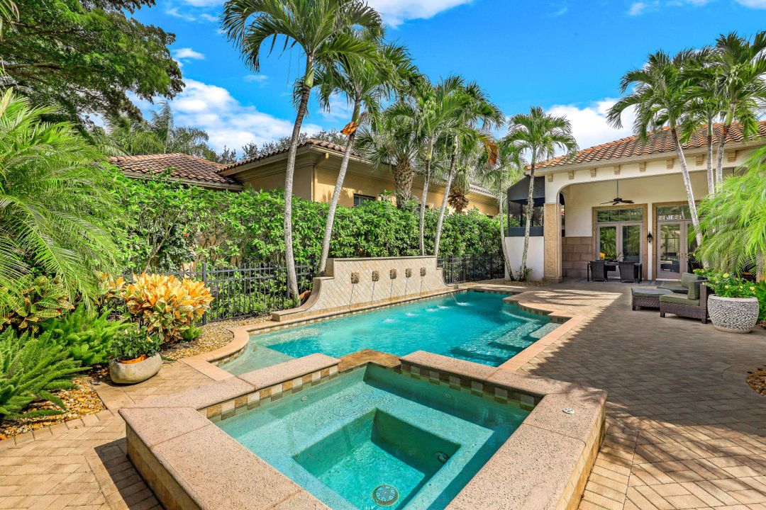 15655 Villoresi Way, Naples, FL 34110