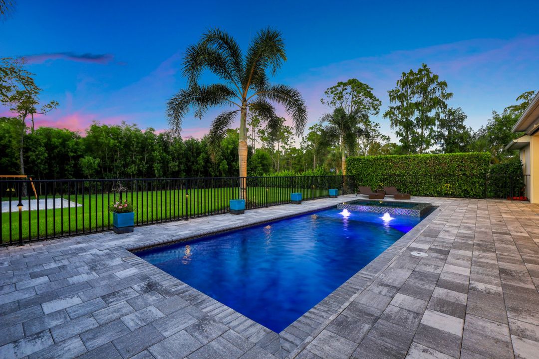 5931 Spanish Oaks Ln, Naples, FL 34119