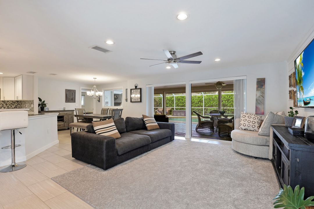 8719 Crest Ln, Fort Myers, FL 33907