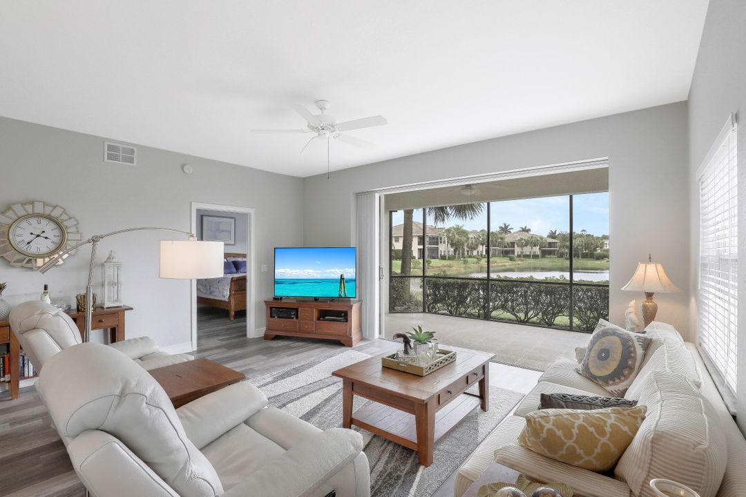 8204 Saratoga Dr #302, Naples, FL 34113