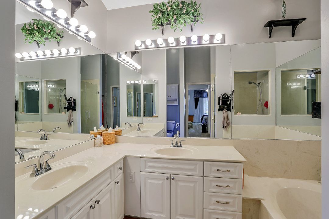 5980 Hidden Oaks Ln, Naples, FL 34119