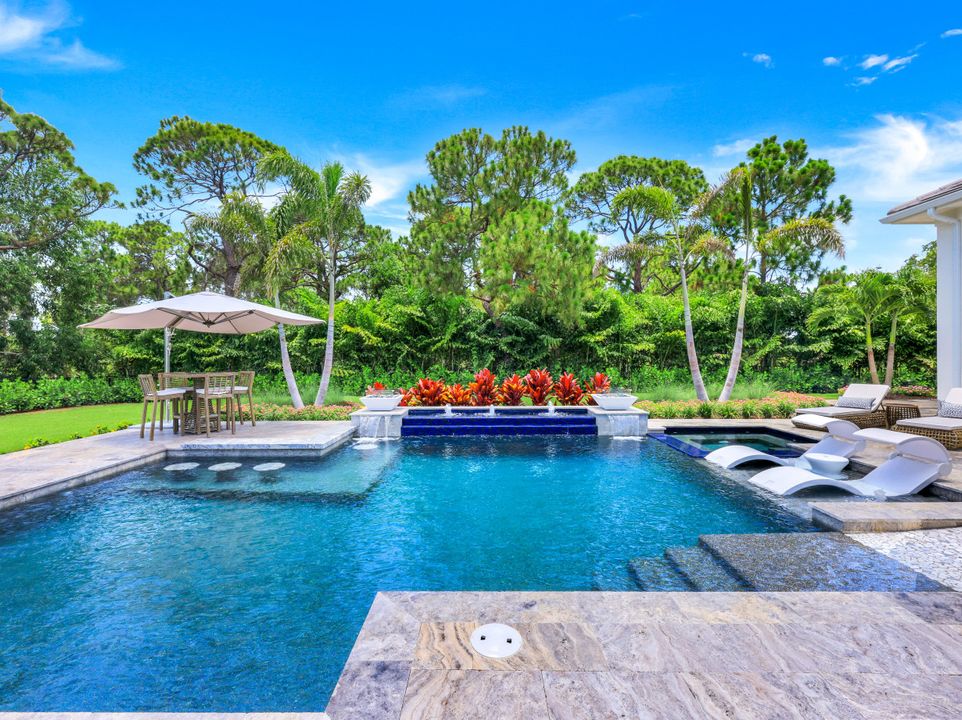 359 Warwick Way, Naples, FL 34110