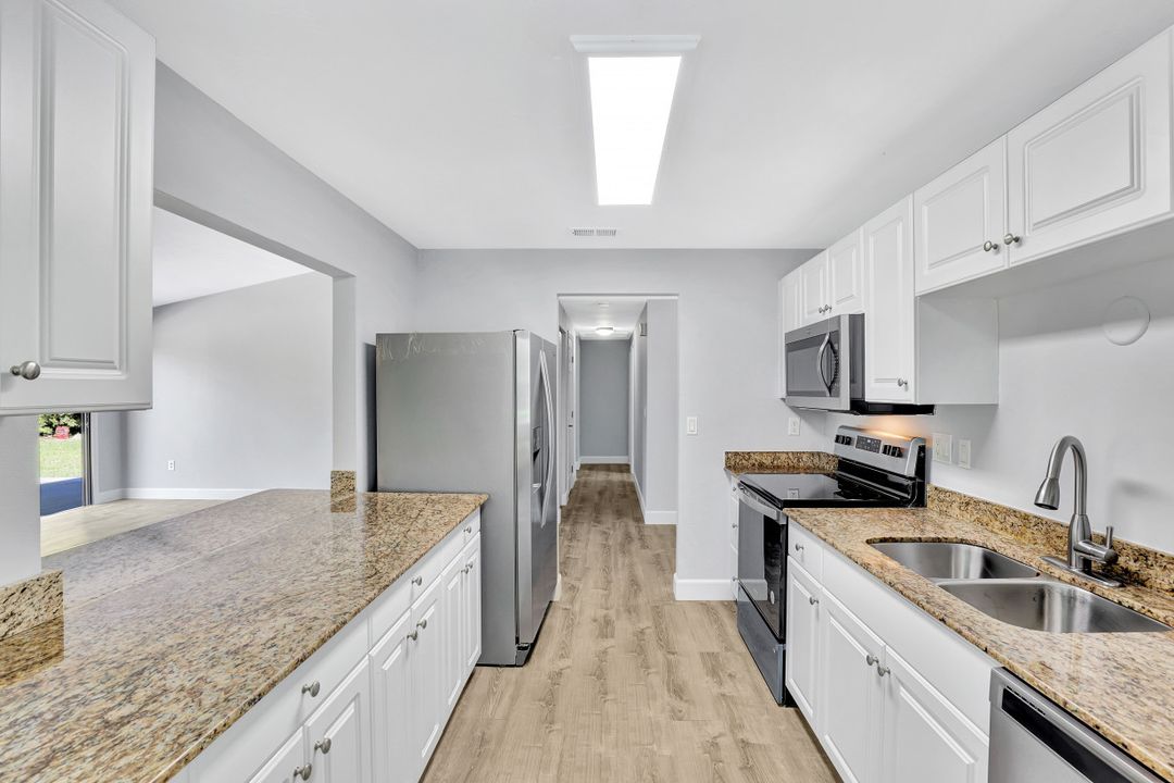 533 Landmark Dr, Naples, FL 34112