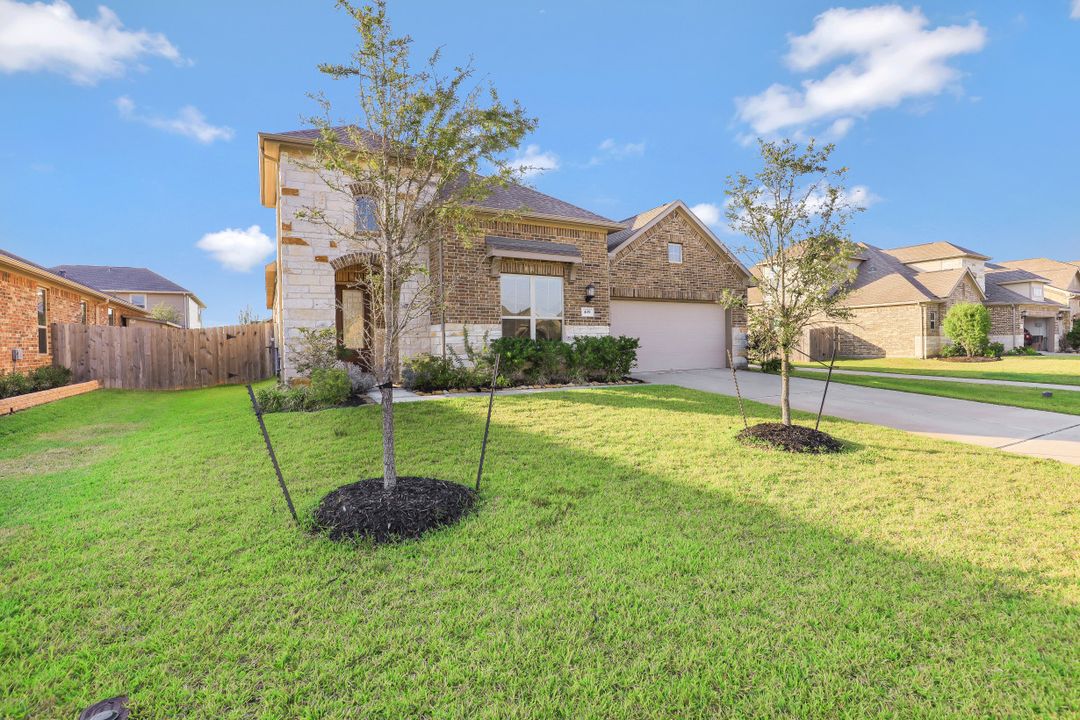 409 Westwood Dr, League City, TX 77573