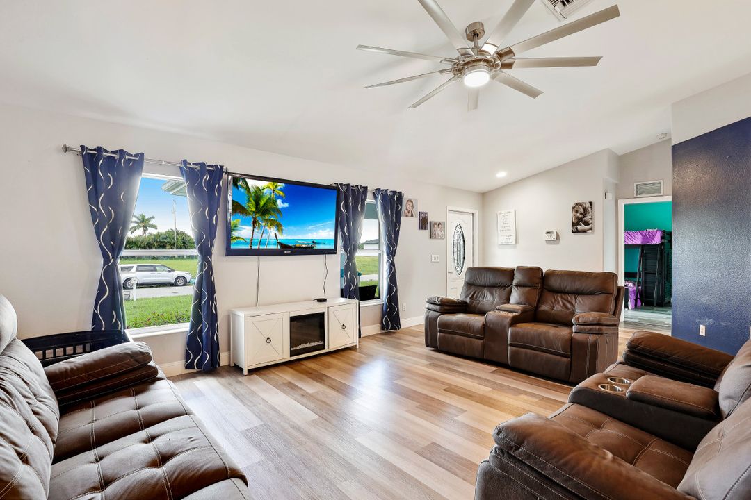 2030 NE 25th St, Cape Coral, FL 33909