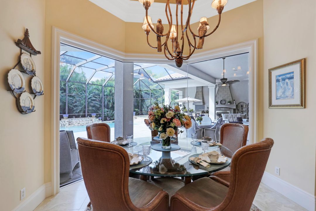 660 Riviera Dr, Naples, FL 34103