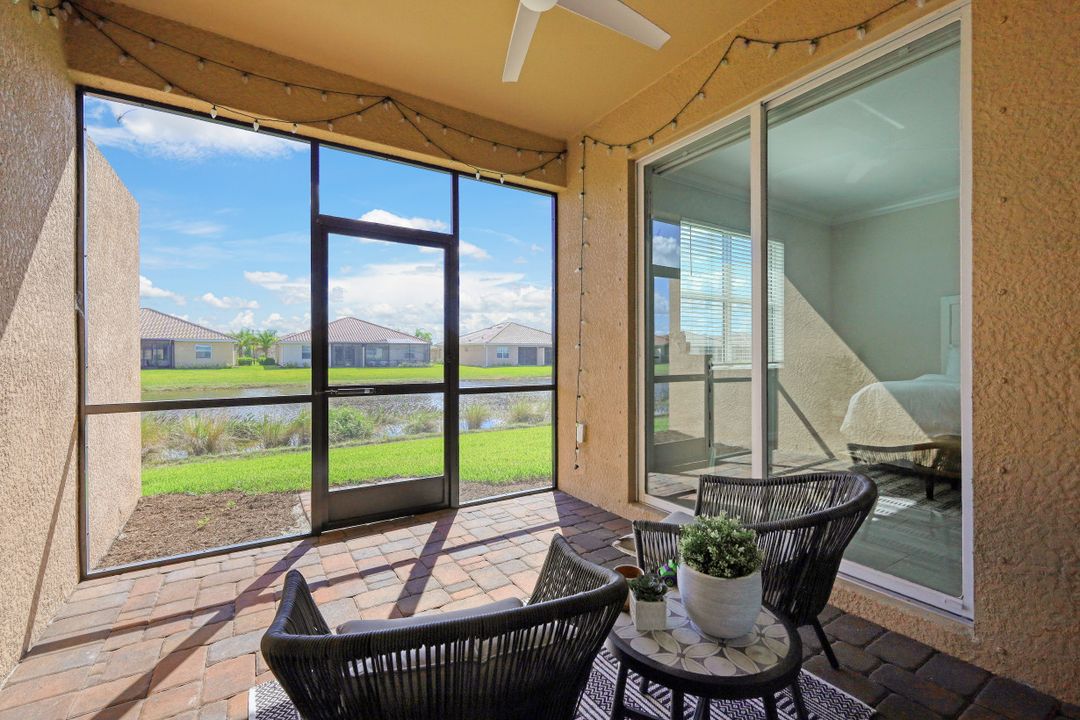 2042 Tamarron Ln, Naples, FL 34120