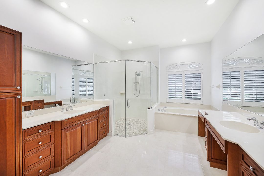 4899 Rustic Oaks Cir, Naples, FL 34105