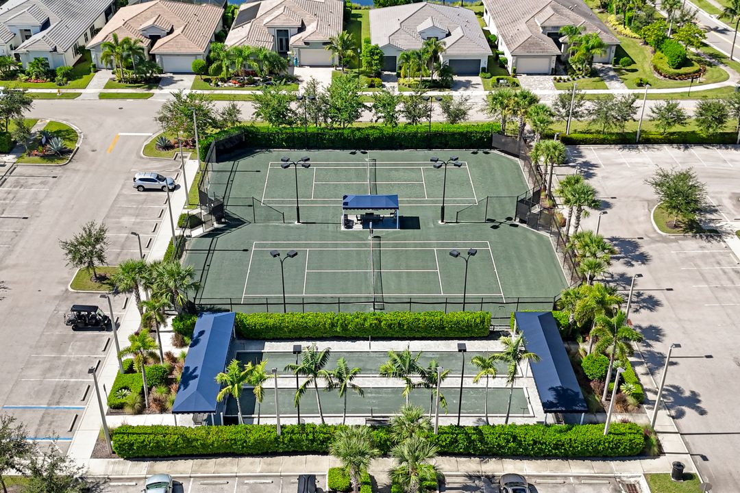 28564 Twain Dr, Bonita Springs, FL 34135