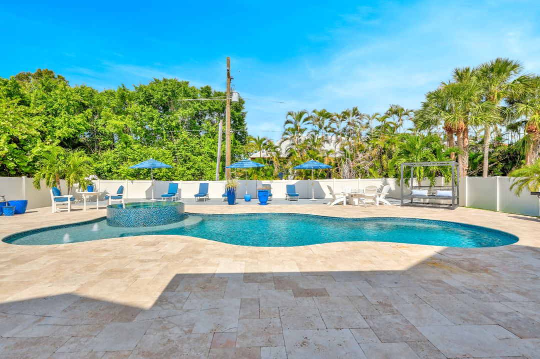 535 93rd Ave N, Naples, FL 34108