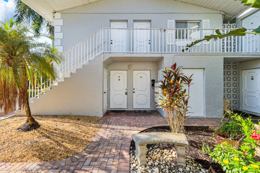 8148 Country Rd #101, Fort Myers, FL 33919