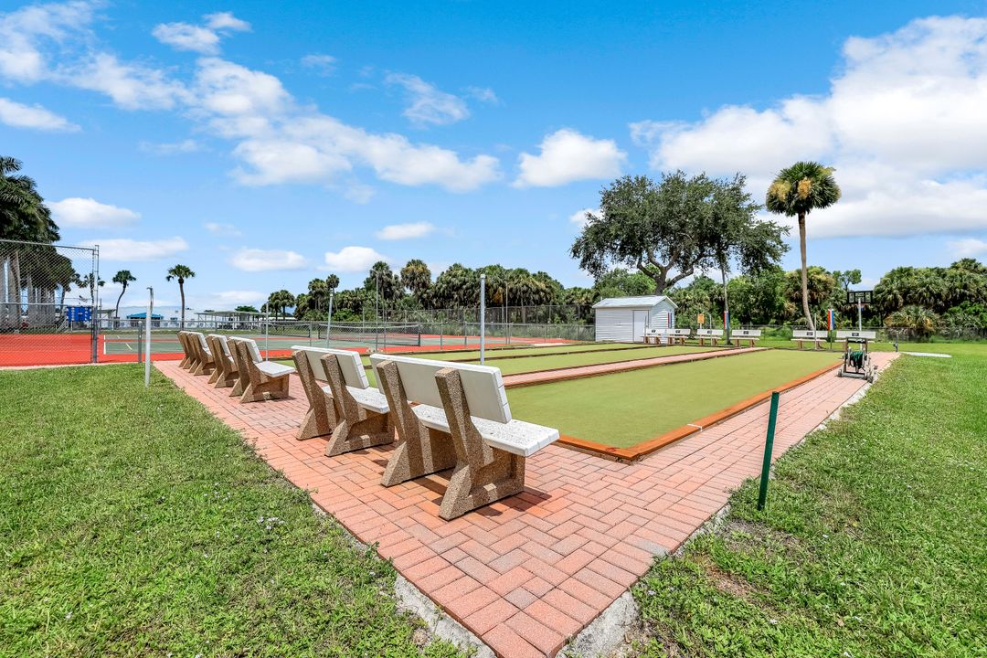 27 Jasper Dr, Naples, FL 34114