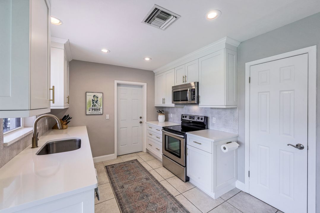 811 Wintergreen Ct, Marco Island, FL 34145