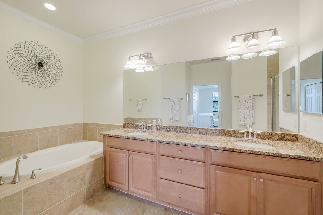 3153 Aviamar Cir #201, Naples, FL 34114