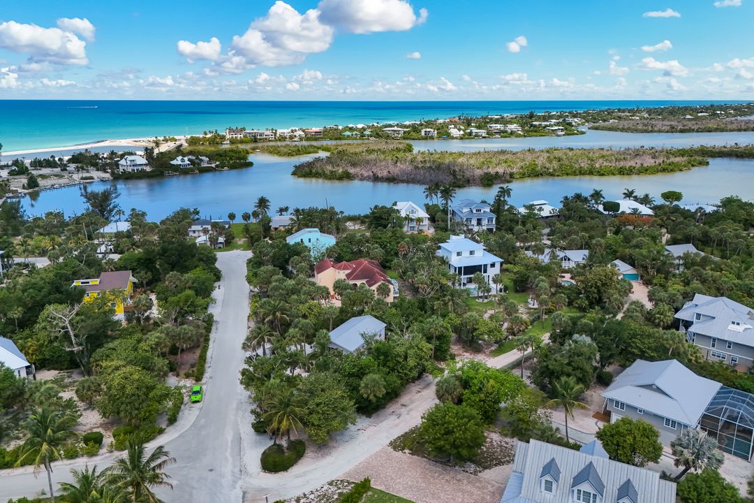 6126 Castaways Ln, Sanibel, FL 33957