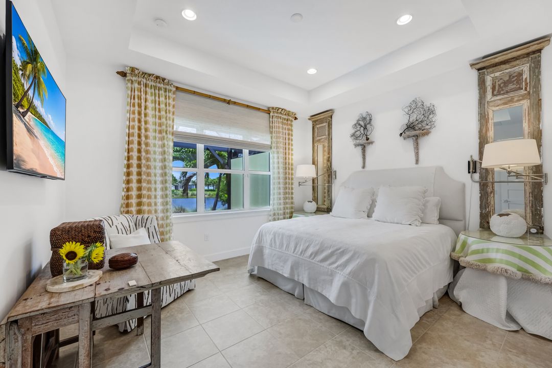 5878 Haiti Dr, Naples, FL 34113