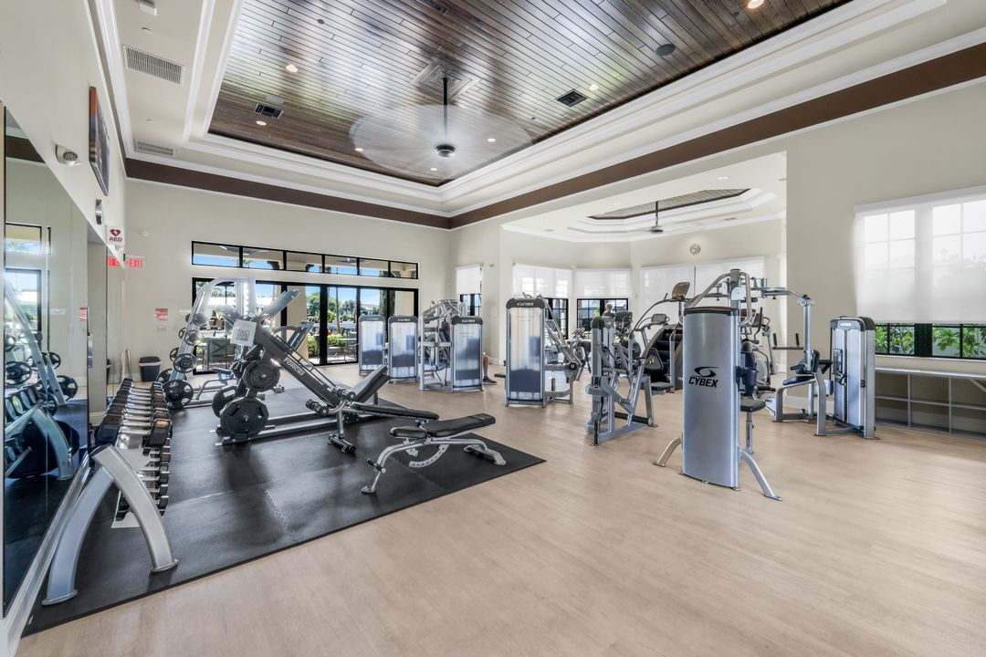 9445 Glenforest Dr, Naples, FL 34120