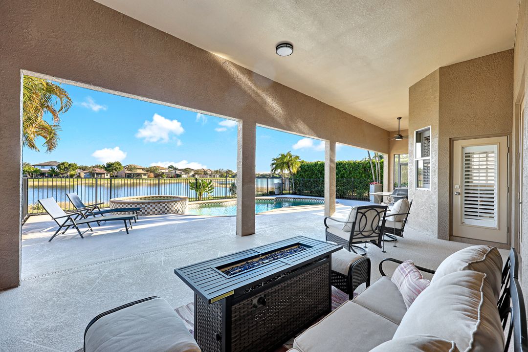 2143 Grove Dr, Naples, FL 34120