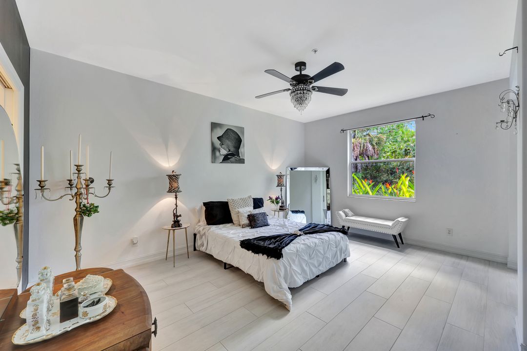 1045 Tarpon Cove Dr #102, Naples, FL 34110