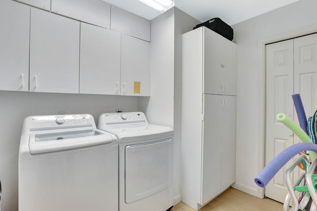 2420 Hidden Lake Dr #8, Naples, FL 34112