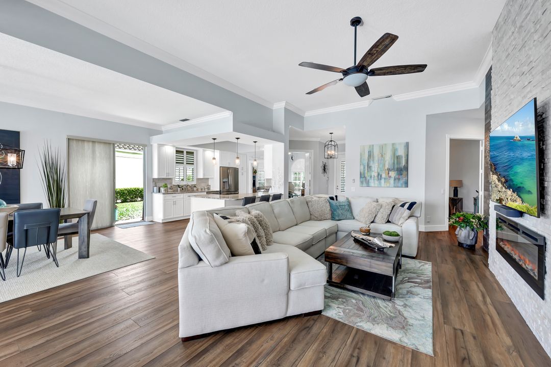 5441 Freeport Ln, Naples, FL 34119