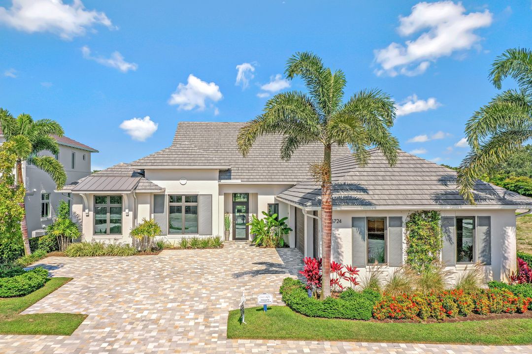 16724 Enclave Cir, Naples, FL 34110