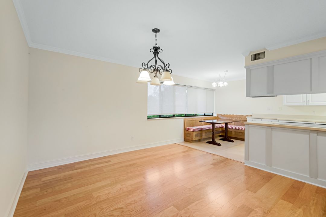 545 Lake Louise Cir #104, Naples, FL 34110