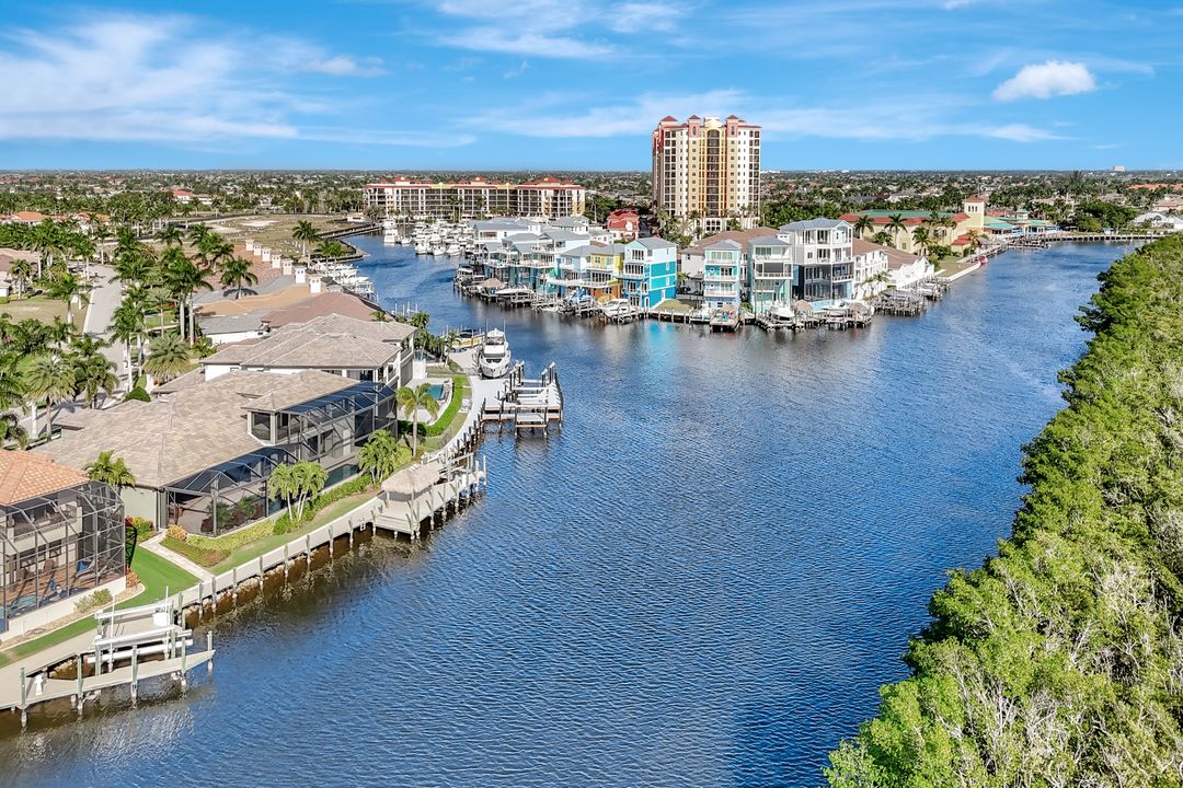 5817 Harbour Cir, Cape Coral, FL 33914