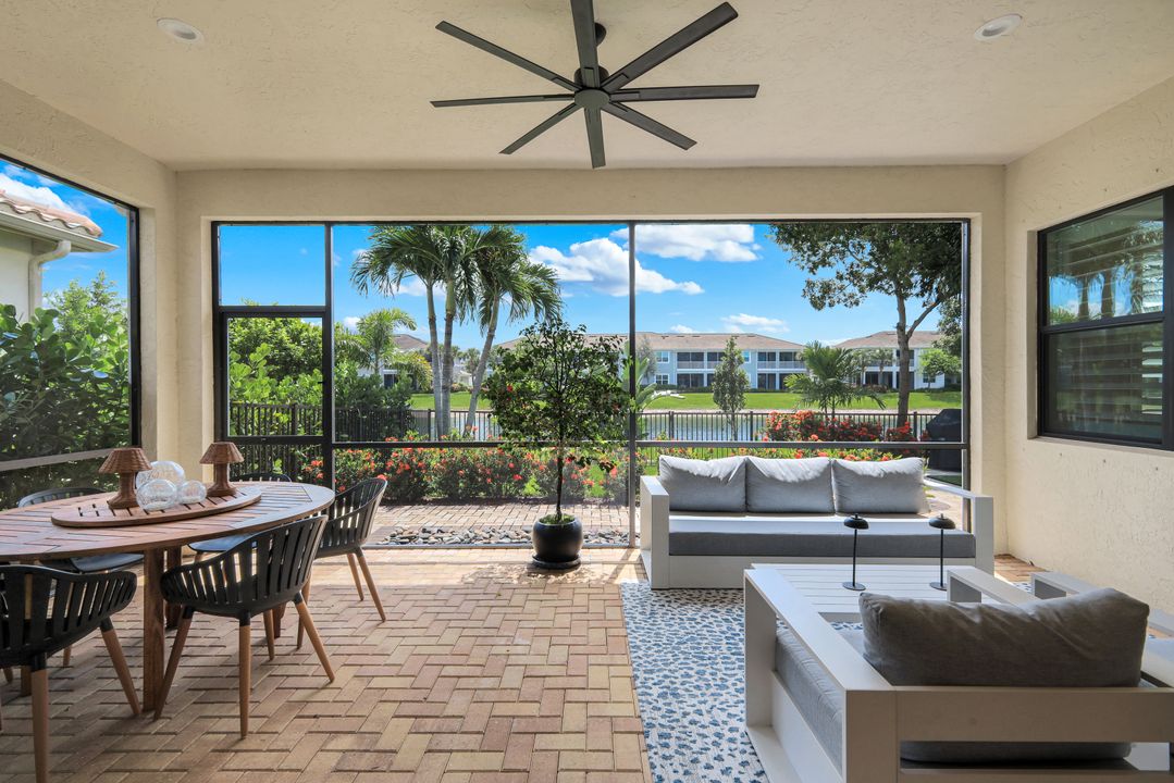 9458 Greenleigh Ct, Naples, FL 34120