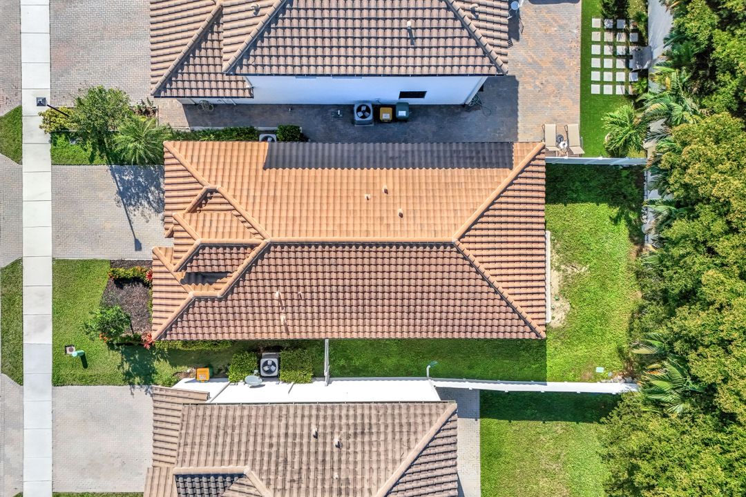 8793 Madrid Cir, Naples, FL 34104