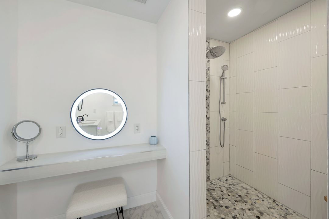 401 Lagoon Ave, Naples, FL 34108