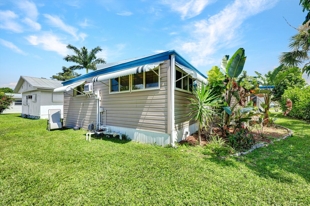 522 Menton Ln, Naples, FL 34112