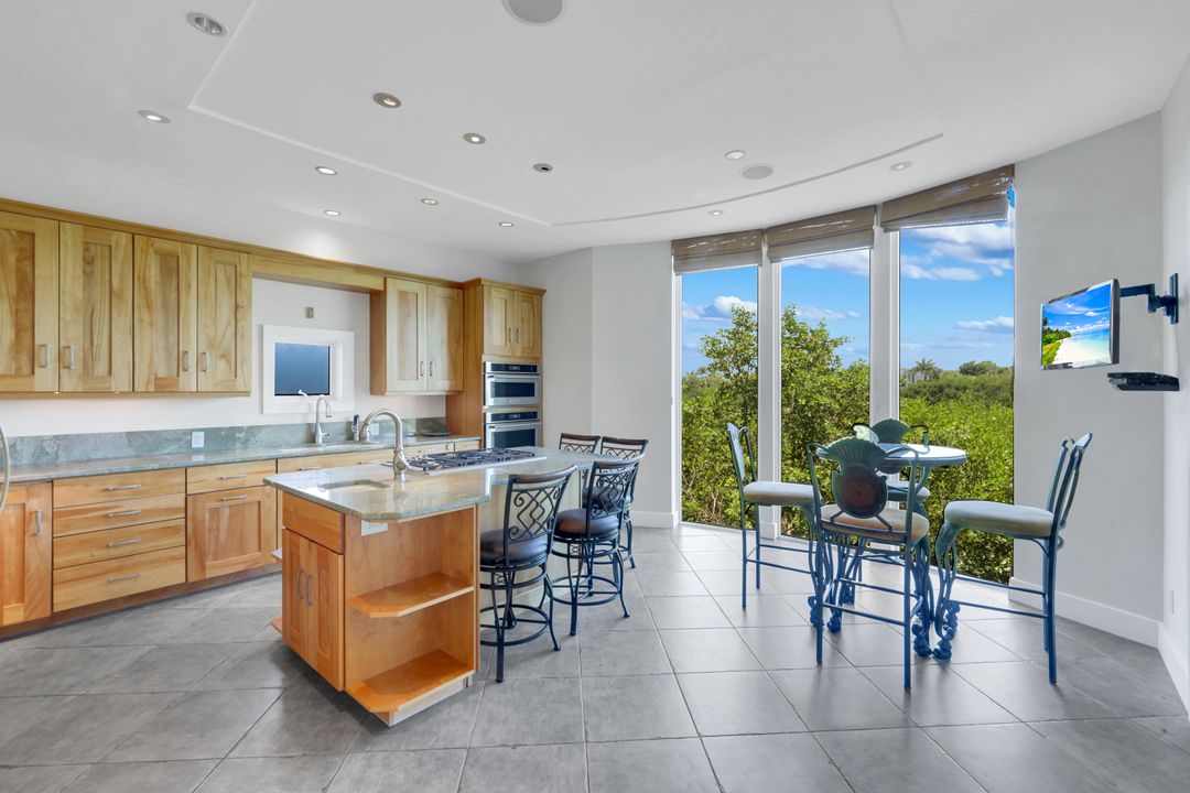 834 Hideaway Cir W, Marco Island, FL 34145