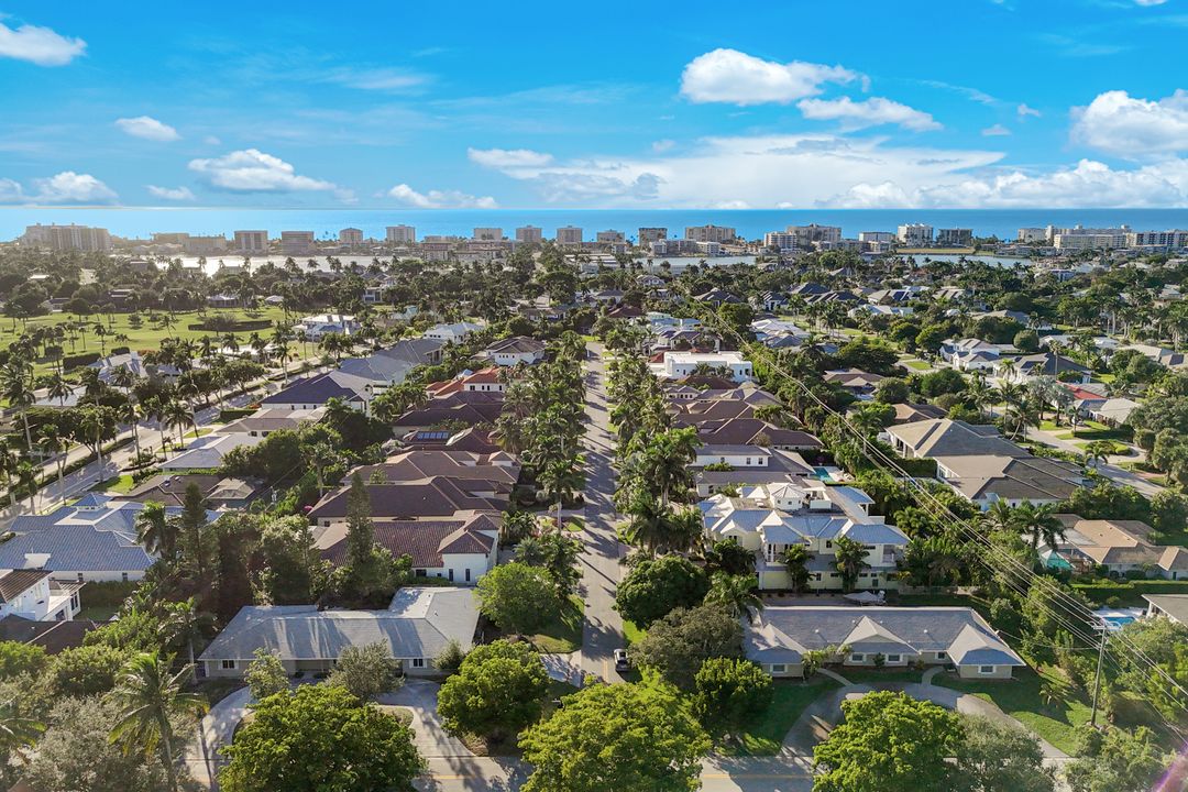 699 Fairway Terrace, Naples, FL 34103