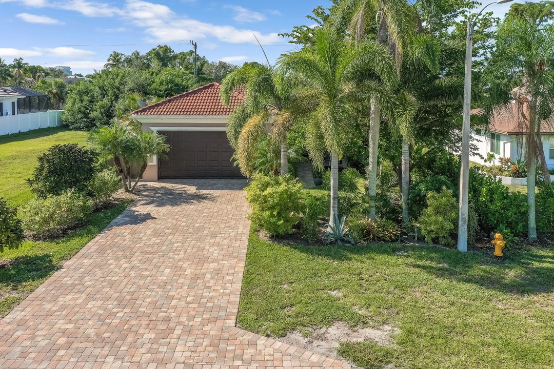 838 95th Ave N, Naples, FL 34108