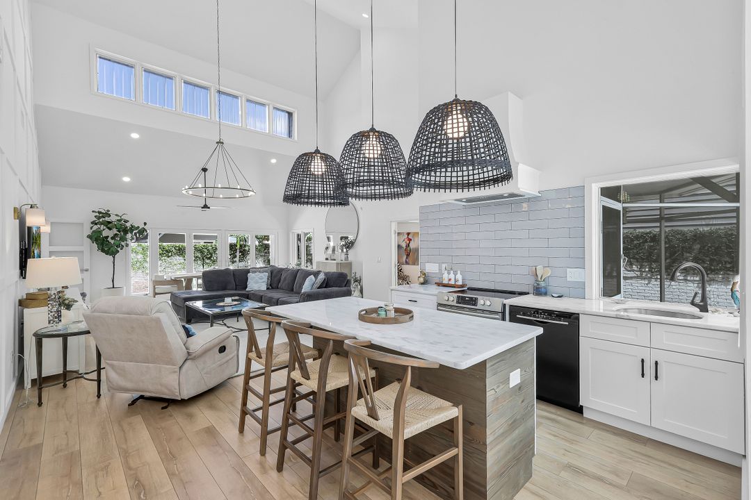 651 Bridge Way Ln #1, Naples, FL 34108