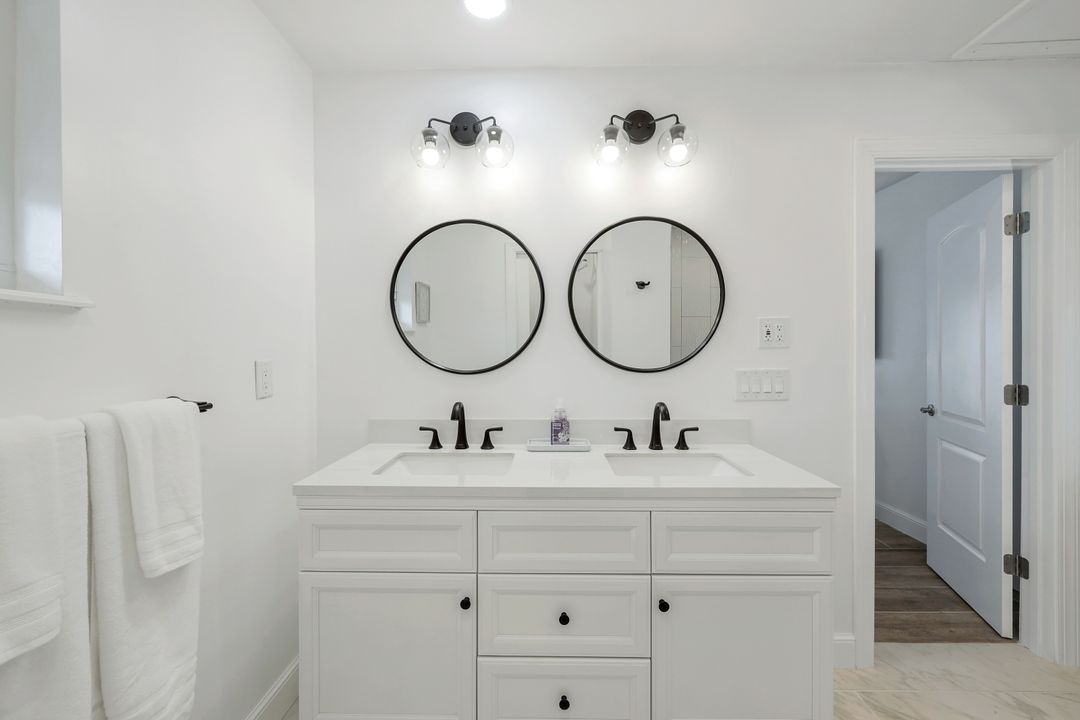 401 Lagoon Ave, Naples, FL 34108