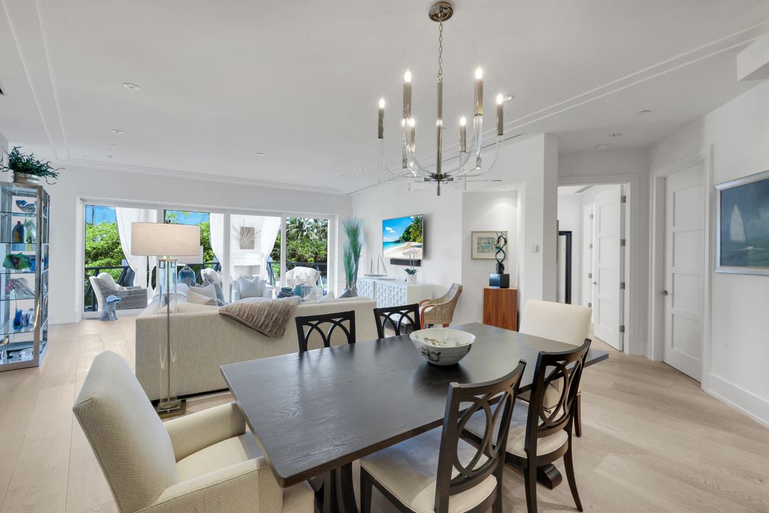 382 12th Ave S, Naples, FL 34102