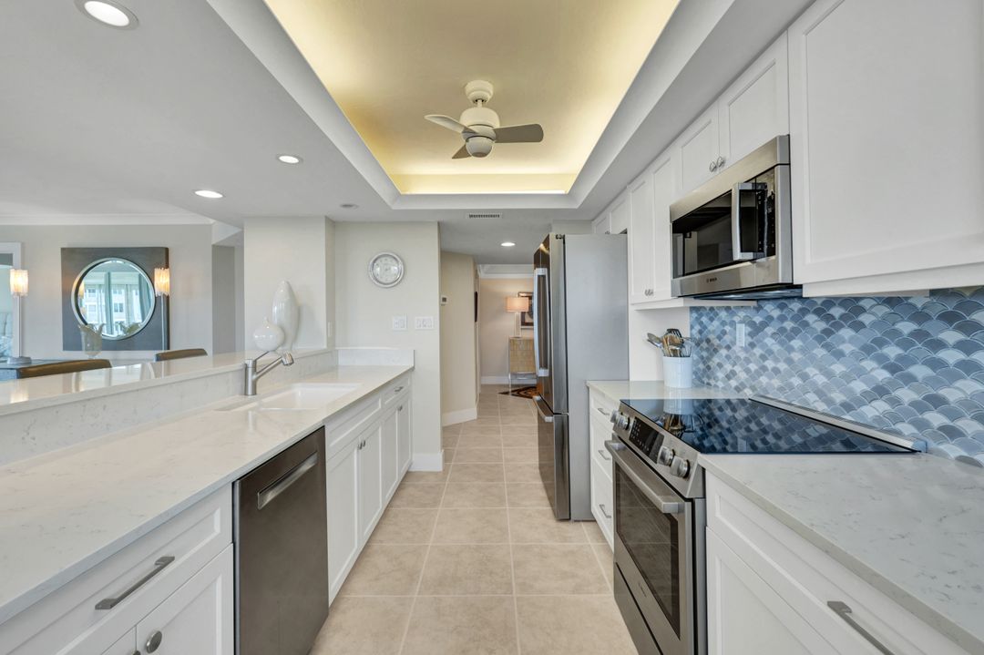 21 Bluebill Ave #1001, Naples, FL 34108