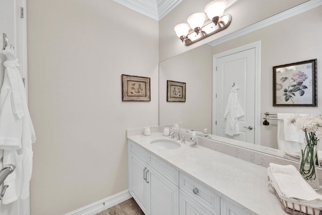 12194 Wicklow Ln, Naples, FL 34120