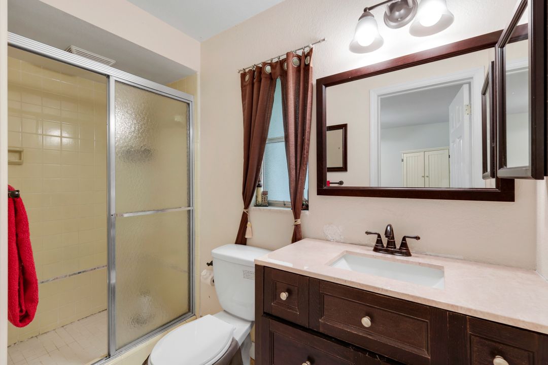 5248 Versaille Ct, Cape Coral, FL 33904