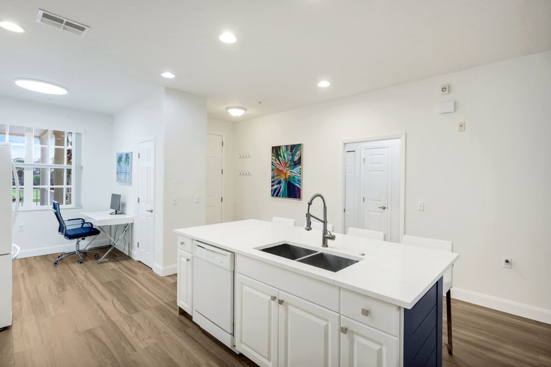 4843 Hampshire Ct #105, Naples, FL 34112