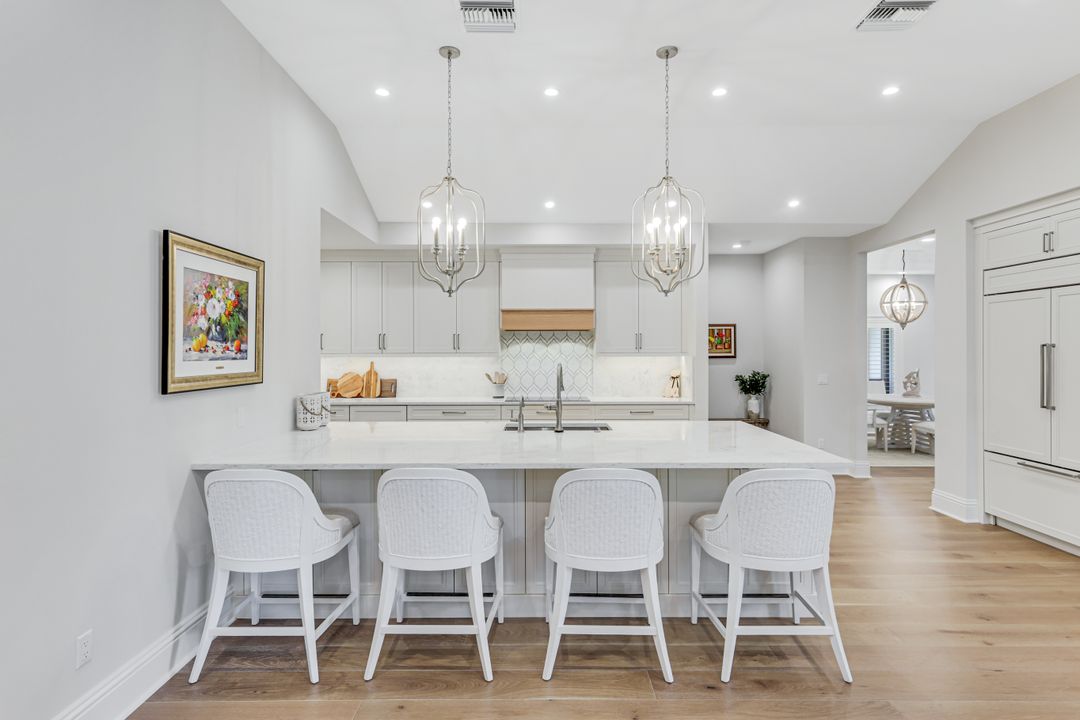 641 Pine Ct, Naples, FL 34102