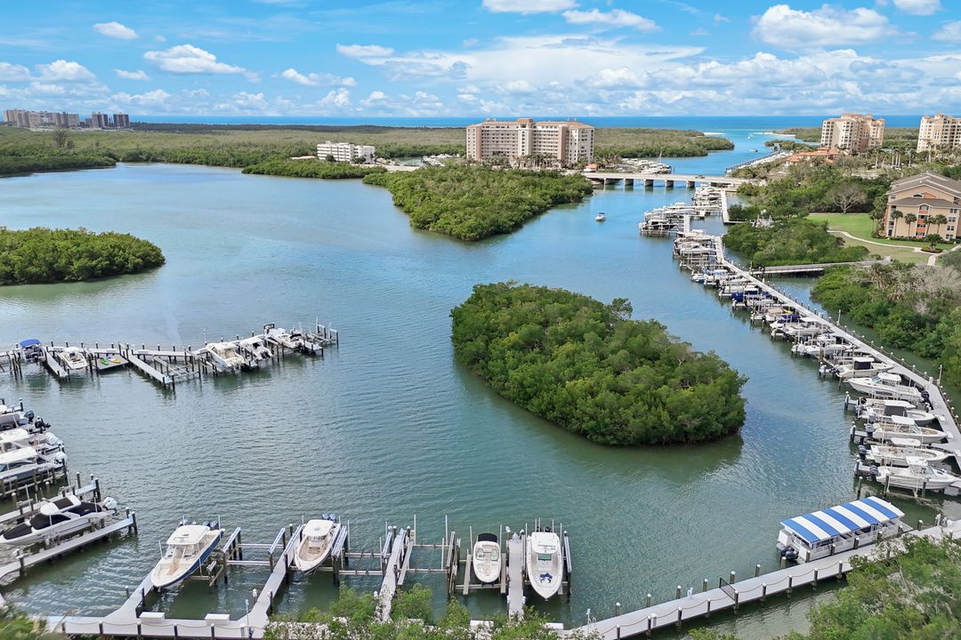 780 Wiggins Bay Dr, Naples, FL 34110