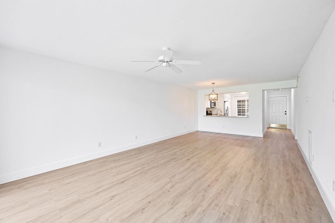 9650 Victoria Ln #B-102, Naples, FL 34109